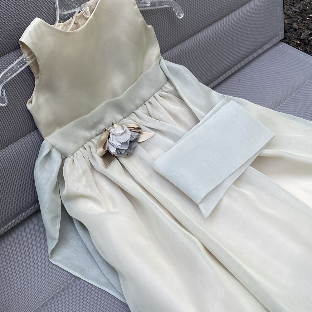 NWOT sz 6 special Occasion/ flower girl dress in sage green. Lined/tulle under - Picture 14 of 16